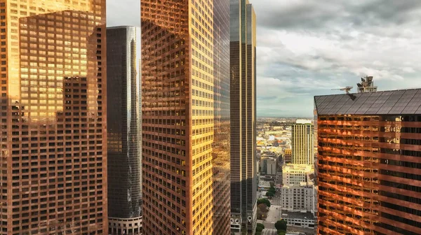 V centru Los Angeles Kalifornie. Letecký výhled do Los Angeles, obchodní centrum města. Obchodní panorama města Los Angeles. — Stock fotografie