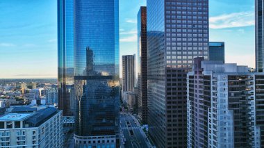 Los Angeles, California, Los Angeles şehir merkezindeki şehir manzarası. Şehrin iş merkezi. Los Angeles şehrinin iş merkezi..