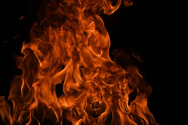 Das Feuer, die brennende Flamme. Großes loderndes Feuer. — Stockfoto