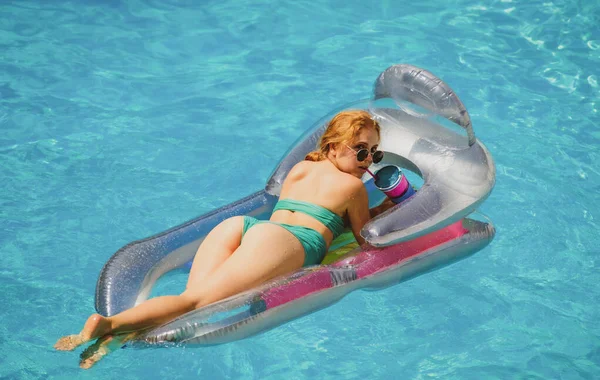 Sexy summer woman butt. Girl buttocks in bikini. Summertime woman on inflatable mattress. — 스톡 사진