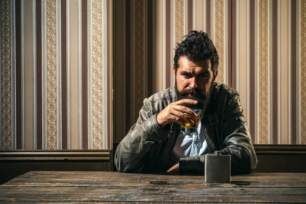 Degustation tasting expensive whiskey. Bearded man with glass of whiskey. Male model drinking brandy or cognac. Expensive drink. — Stock Photo, Image