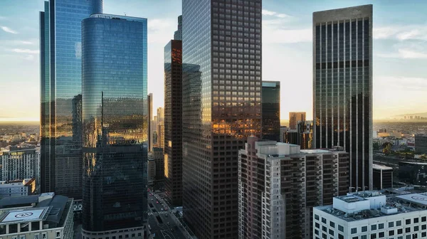 Los Angeles, Califórnia, vista aérea da cidade no centro da cidade de Los Angels. Centro de negócios da cidade. Cityscapes skyline vista aérea panorâmica. — Fotografia de Stock