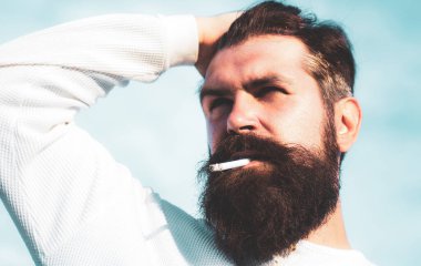 Sigara içen delikanlıyı kapat..