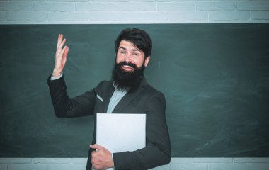 Okula ve mutlu zamanlara. Akademik başarı doğuştan gelen yetenekten çok sıkı çalışmakla ilgilidir..