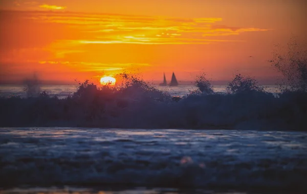 Panoramic view of sunset over ocean. Beautiful serene scene. Sea sky concept, sunrise colors clouds. Nature landscape, scenery beach. Summer vacation background. — Stock Photo, Image