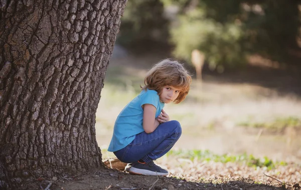 Kinder negative Emotionen, Nervenzusammenbruch. Einsames Kind. Einsamkeitskind. Kinder Depressionen, Probleme. — Stockfoto