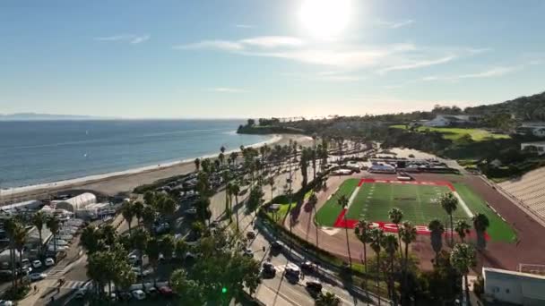 Voando de Santa Barbara, filmado LA por drone. — Vídeo de Stock