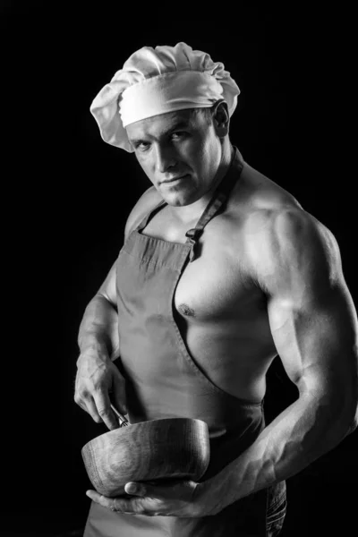 Sexy Koch Mann in Schürze. Muskelkräftiger Koch mit Schüssel vorhanden. Sportliche Ernährung. — Stockfoto