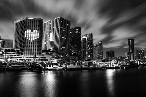Miami városképe. Bayside Miami Downtown MacArthur Causeway Ve-ből — Stock Fotó