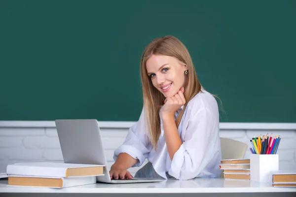 Smiling Young College Student Studying Classroom Portrait Cheerful University Student — Stock Photo, Image
