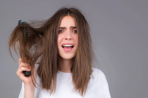 Peine Mano Mujer Con Grave Problema Pérdida Cabello Para Champú —  Fotos de Stock