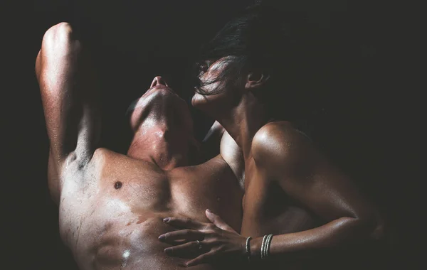 Relazione sensuale, intimità concetto sensuale. Giovane coppia avendo sesso appassionato. — Foto Stock