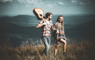 Sevgililer Günü 'nde randevusu olan romantik bir çift. En İyi Sevgililer Günü Fikri.