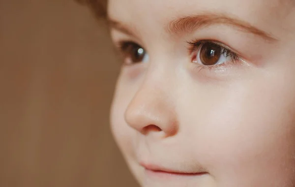 코카서스 어린이 프로필 사진닫기. 아이들의 얼굴. — 스톡 사진