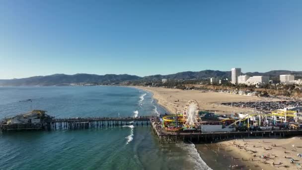 Luchtfoto van Santa Monica State Beach, Santa Monica Pier. — Stockvideo