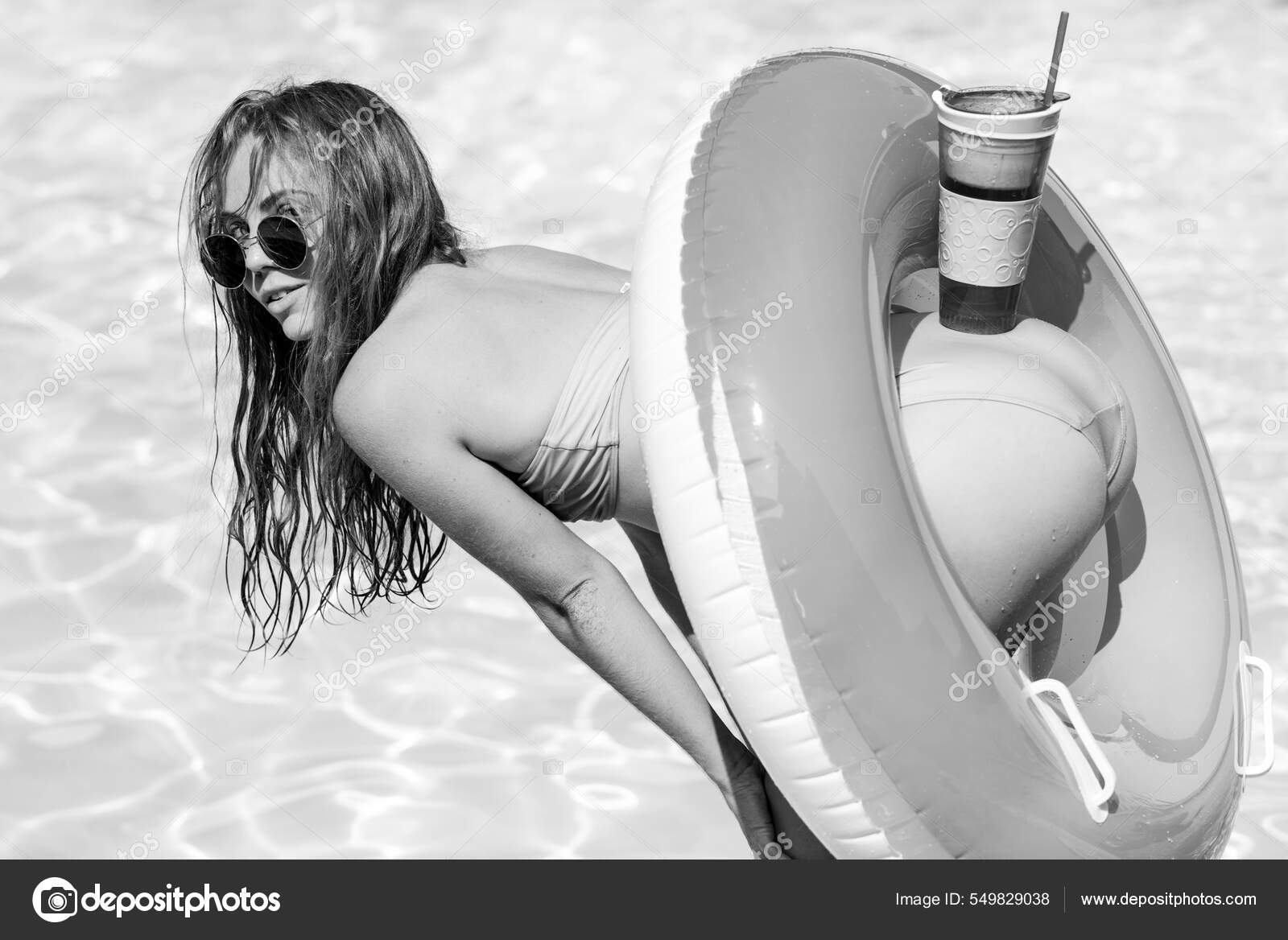 swimming ass girl 