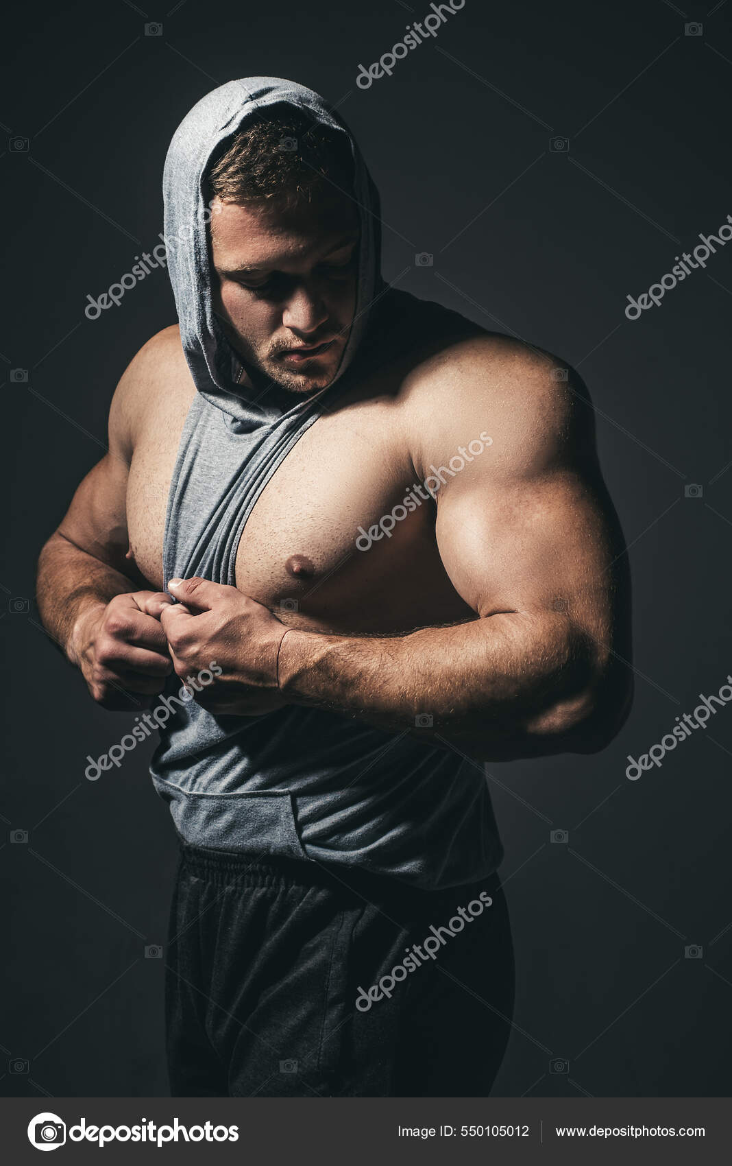 Erős izmos férfi test, izmos fickó. Szexi férfi.. — Stock Fotó ©  Tverdohlib.com #550105012
