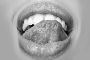 Seksi Ağız, yakın plan. Güzel genç bayan Dudaklar.