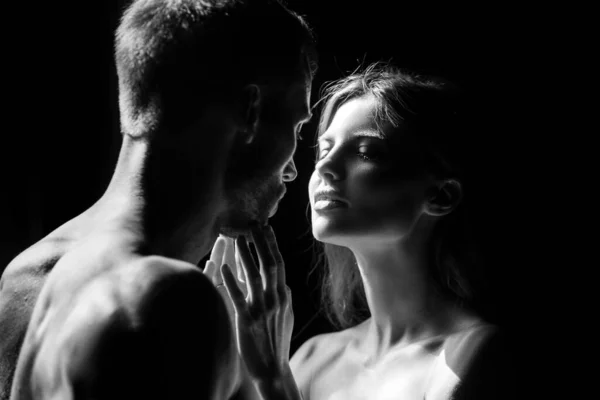 Romantic couple in love looking at each other, embracing and kissing on black background. Sensual couple kiss. I love you. Romantic and love. — Stock Photo, Image