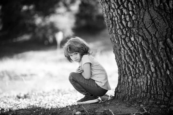 Kinder negative Emotionen, Nervenzusammenbruch. Einsames Kind. Einsamkeitskind. Kinder Depressionen, Probleme. — Stockfoto