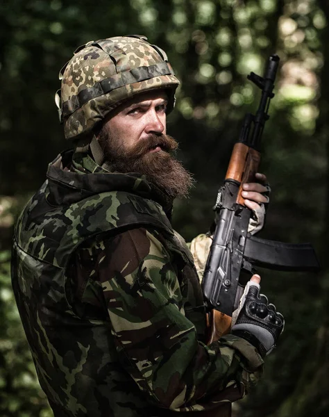 Ukraine war. Military conflict, geopolitical concept. Stop war and russian aggression in Ukraine. Ukraine on military uniform. Ukrainian soldier with assault rifle AK. — Stock Photo, Image