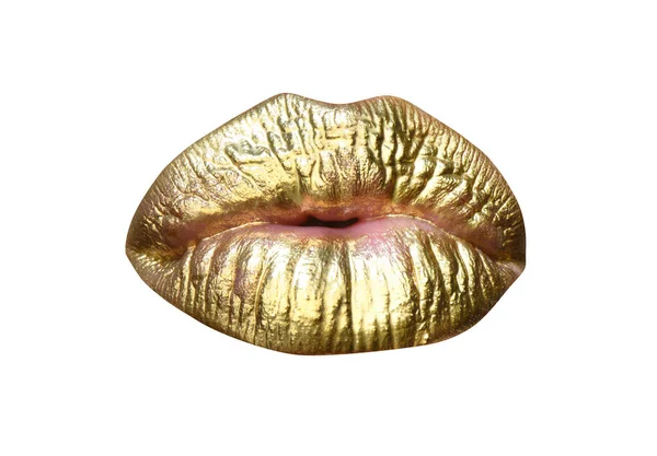 Розкішний макіяж з золотими губами. Золоті губи з золотою помадою. Золота фарба на губах сексуальної дівчини. Чуттєвий жіночий рот, ізольований фон. Абстрактні золоті губи . — стокове фото