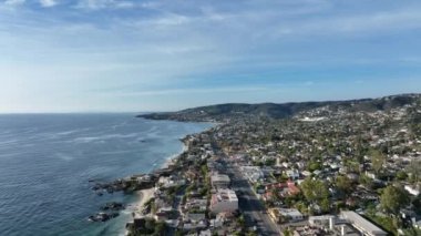 Laguna Sahili, Kaliforniya. Orange County 'deki Laguna Beach sahil şeridinin hava manzarası. Laguna Sahili Kaliforniya Havacılık Konutu.