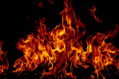 Siyah arka planda ateş dokusu. Soyut yangın arka planı, büyük yanan ateş.