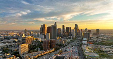 Los Angeles hava görüntüsü, İHA ile uçuyor. Los Angeles hava görüntüsü, İHA ile uçuyor. Los Angels şehir merkezi manzarası.