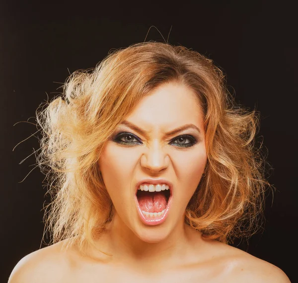 Female fashion makeup. Screaming girl portrait. Angry woman. People emotion, negative feelings. — Stock Photo, Image