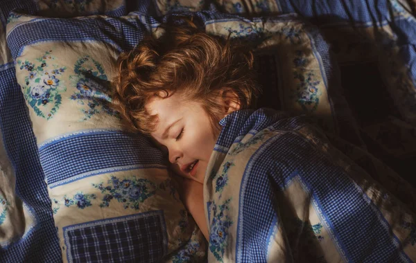 Child sleeping in the bed. Adorable small kids rest asleep enjoy good healthy peaceful sleep or nap. — Stock Photo, Image