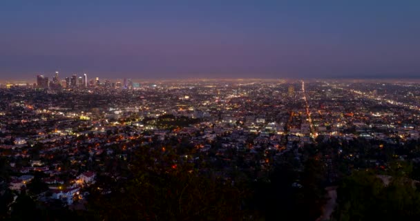 Night Downtown Los Angeles California. Los Angele, California, Estados Unidos paisaje urbano céntrico. — Vídeo de stock