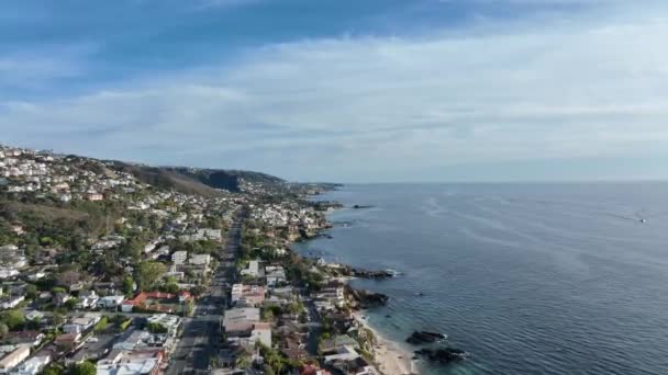 カリフォルニア州ラグナビーチ。ラグナビーチカリフォルニア、ドローンによる空撮. — ストック動画