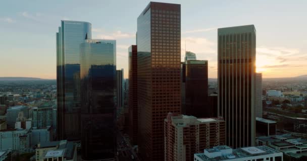 In het centrum van Los Angeles, Californië. Los Angels, Californië, Verenigde Staten centrum stadsgezicht met wolkenkrabbers, panoramische stad. — Stockvideo