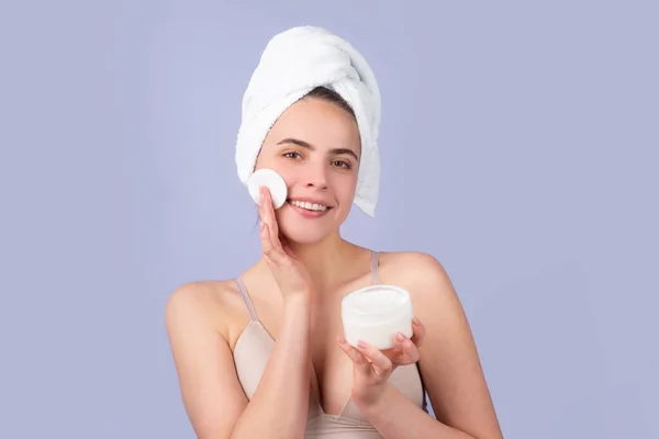 Cosmetic products. Woman with a facial mask. Charming pretty model after bath wrapped in towel applying using face mask, sensual face. Head shot beautiful woman applying moisturizer on skin. — Stock Photo, Image