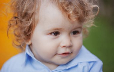 Çocuk portresi, şirin bir bebeğin kafasını kapat..