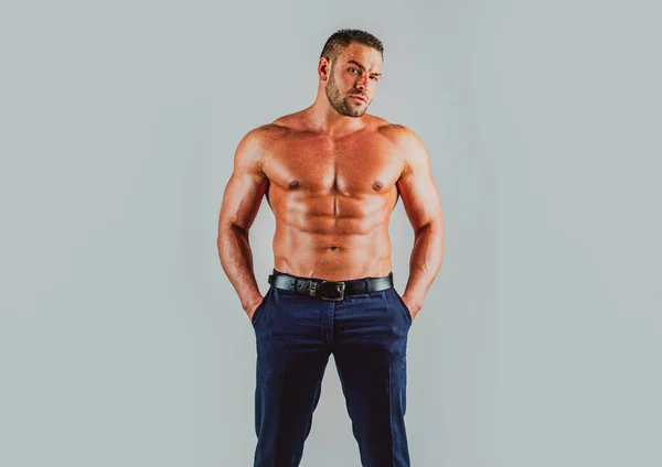 Topless skjorta man manliga modell. Naken kroppsbyggare. — Stockfoto