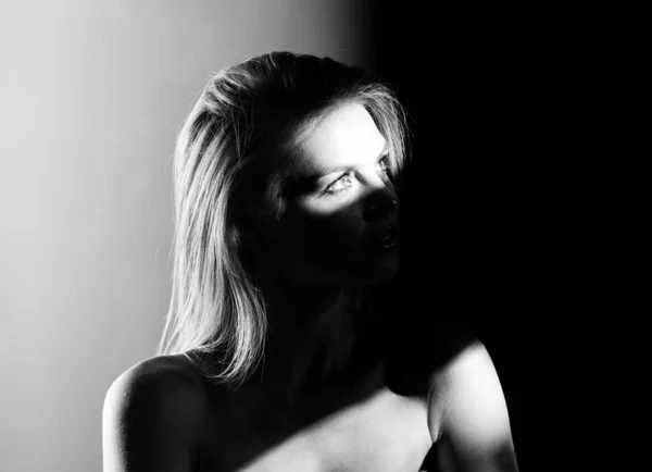 Sensual girl face in shadow. Stylish sexy woman on a gray background. Sensual young model on black studio. Woman eyes in shadow. — Stockfoto