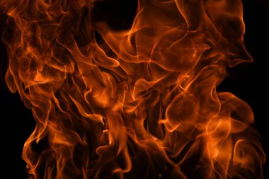 Ateş, yanan alev. Büyük yanan ateş..