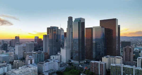 Los Angeles centro da cidade panorâmica com arranha-céus. Tema da Califórnia com fundo de LA. Los Angels centro da cidade. — Fotografia de Stock