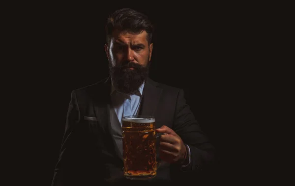 Serious fashion man in suit with cup glass of beer isoalted on black, copy space. — Stock Photo, Image