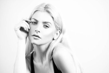 Sağlıklı cilt, makyajsız. Kozmetik tedavisi. Kadın doğal güzellik.