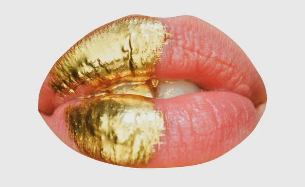 Läppikonen. Guldläppar. Guldfärg från munnen. Gyllene läppar på kvinnlig mun med make-up. Känslig och kreativ design för gyllene metallic. — Stockfoto
