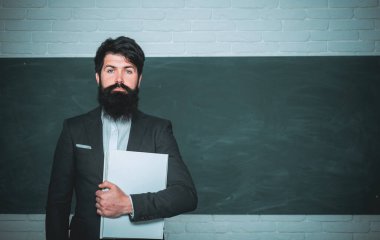 Lise konsepti fotokopi alanı. Üniversitede sınavım var. İyi öğretmenler öğretmekten hoşlanır. İyi öğretmenler genellikle iletişim ustalarıdır. Öğretmenlik işi - meslek ve öğrenme kavramı.