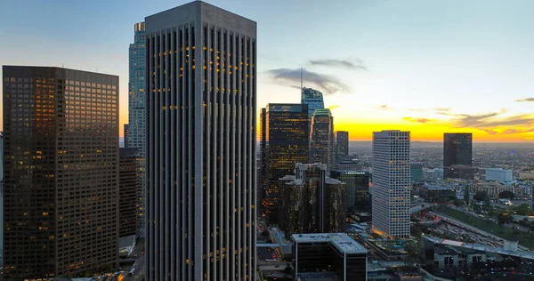 Stadt Los Angeles, panoramische Skyline der Stadt, Luftaufnahme bei Sonnenuntergang. Kalifornien LA. — Stockfoto
