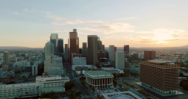 Лос-Анджелес с высоты птичьего полета с небоскребами, панорамный город. — стоковое видео