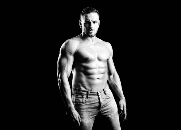 자신의 완벽 한 벗은 몸을 보여 주는 강한 남자. Bare torso. — 스톡 사진