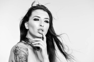 Güzel İspanyol kız. Güzel yüzlü kadın, yüz portresi.