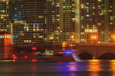 Florida Biscayne Körfezi 'nden Miami Skyline.