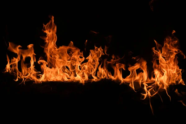 Пламя огня. Горящие огни на чёрном фоне. — стоковое фото